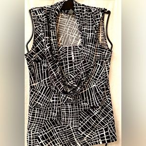 Sleeveless. Black and White. Soft flowy blouse by Kenneth Cole Reaction. Size M.